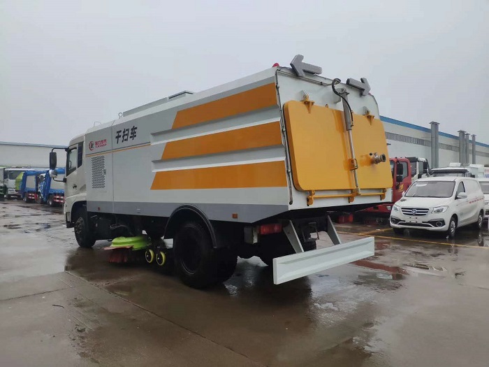 東風(fēng)天錦干濕兩用掃路車 東風(fēng)天錦干濕兩用掃路車圖片