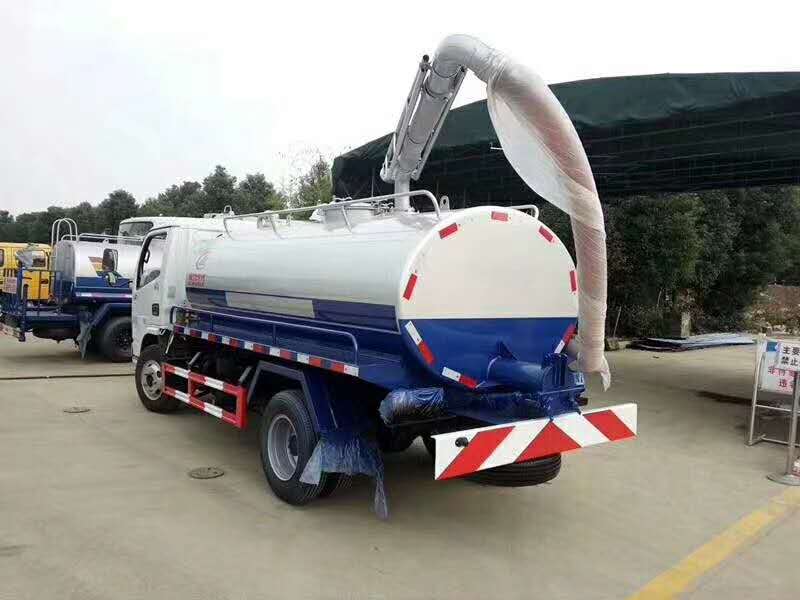 東風小多利卡5方吸糞車