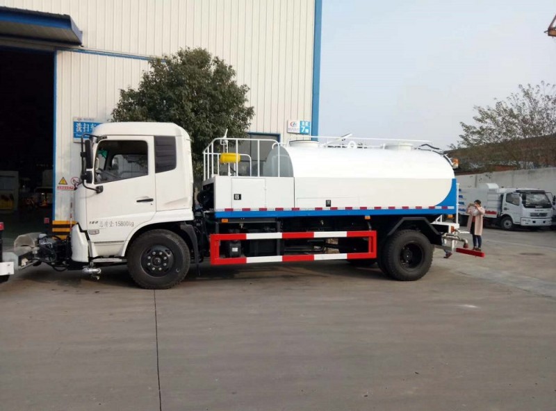 東風(fēng)天錦型道路清洗車