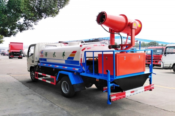 東風小多利卡綠化噴灑車(4.5立方、30米霧炮機)圖片