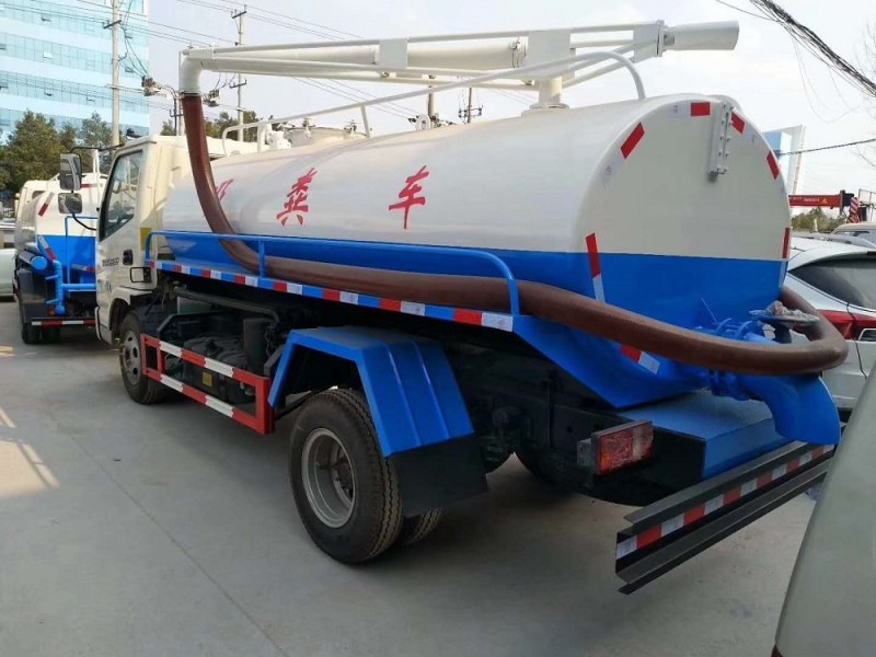 凱馬2方藍(lán)牌吸糞車(chē)