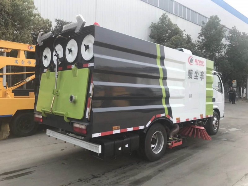 東風小多利卡5方吸塵車