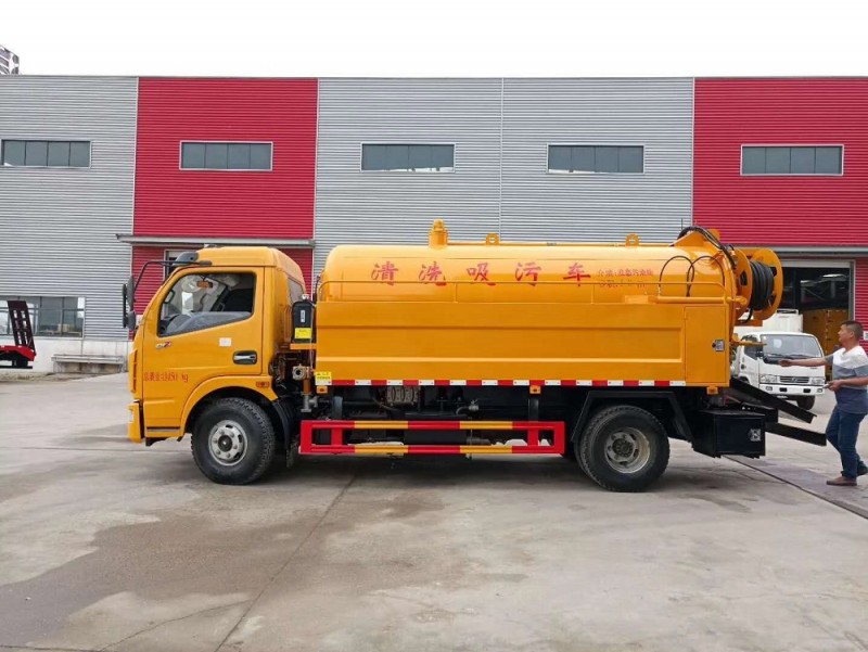 東風多利卡清洗吸污車