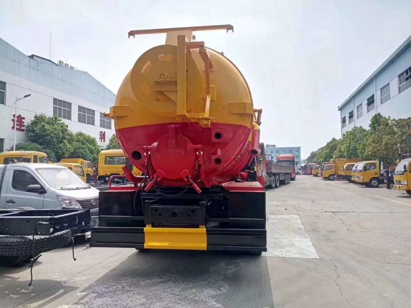 東風天龍后八輪20方清洗吸污車