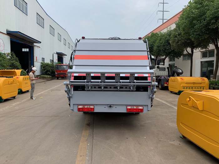 東風(fēng)凱普特壓縮垃圾車（8方）圖片