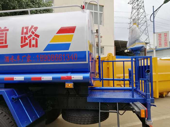 東風(fēng)T3灑水車(12方) 東風(fēng)T3灑水車(12方)圖片