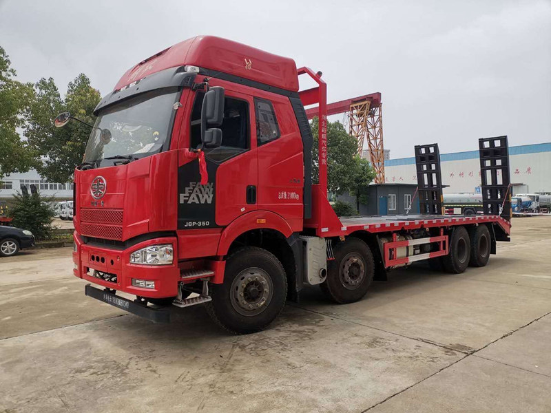 解放J6前四后八平板運(yùn)輸車 解放J6前四后八平板運(yùn)輸車圖片